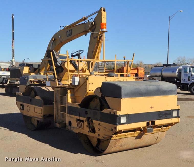 image for item L5050 1990 Caterpillar CB-534 double drum vibratory roller