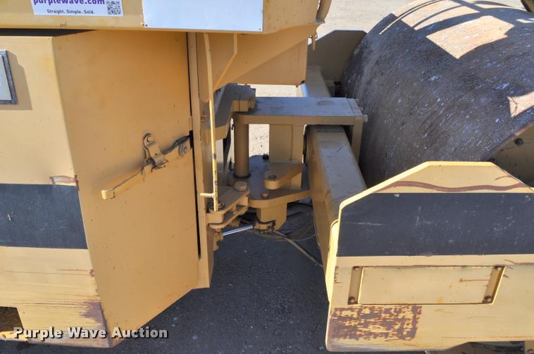 image for item L5050 1990 Caterpillar CB-534 double drum vibratory roller