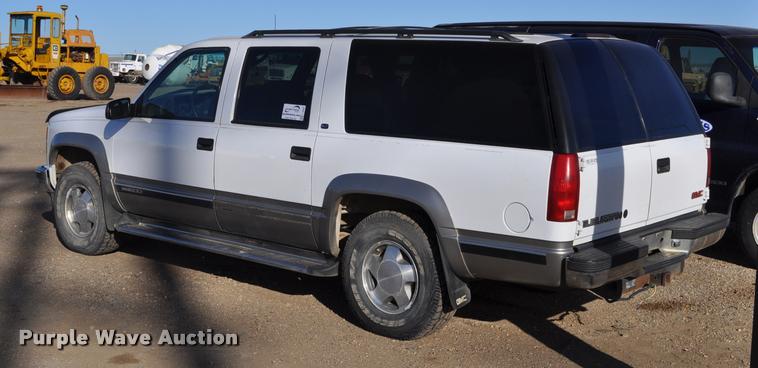 image for item L5055 1999 GMC Suburban 1500 SUV