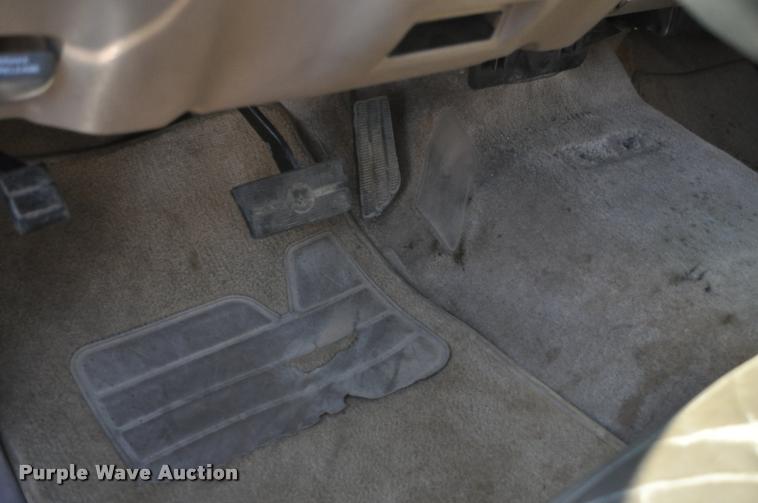 image for item L5055 1999 GMC Suburban 1500 SUV