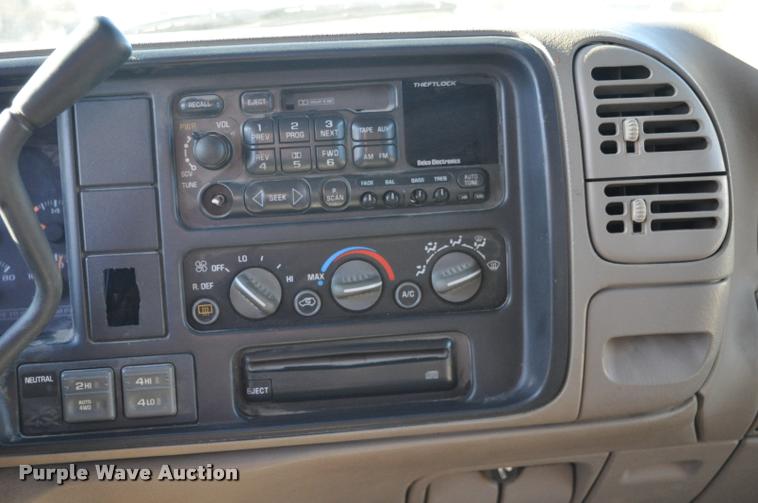 image for item L5055 1999 GMC Suburban 1500 SUV