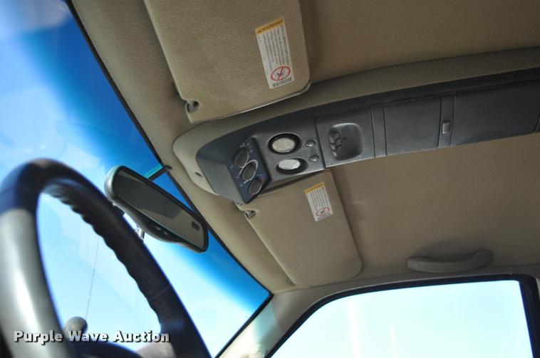 image for item L5055 1999 GMC Suburban 1500 SUV