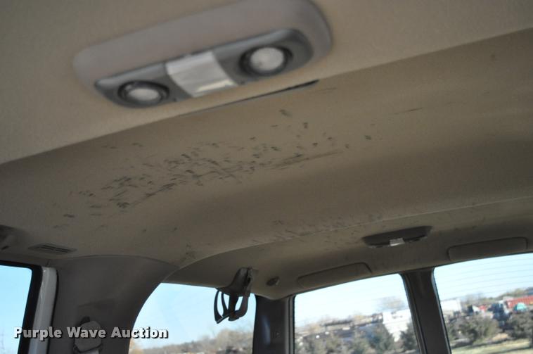 image for item L5055 1999 GMC Suburban 1500 SUV