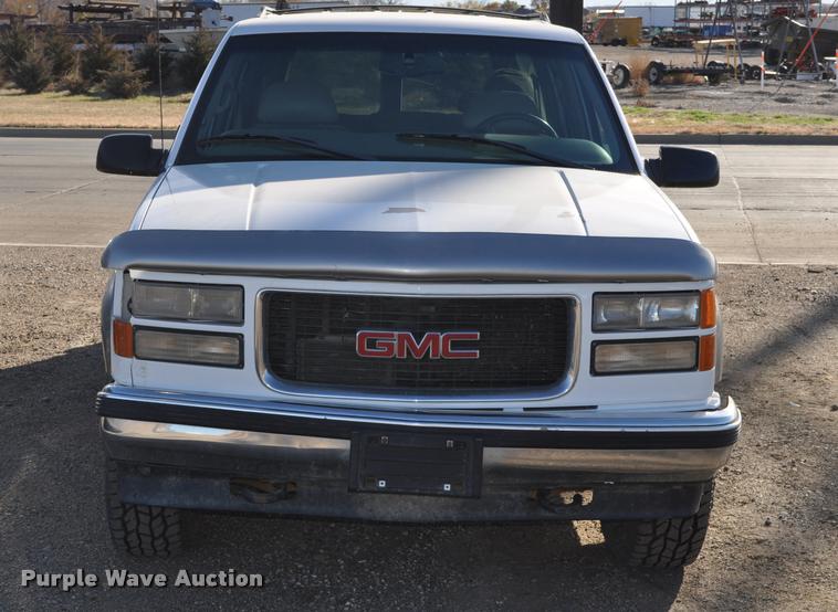 image for item L5055 1999 GMC Suburban 1500 SUV