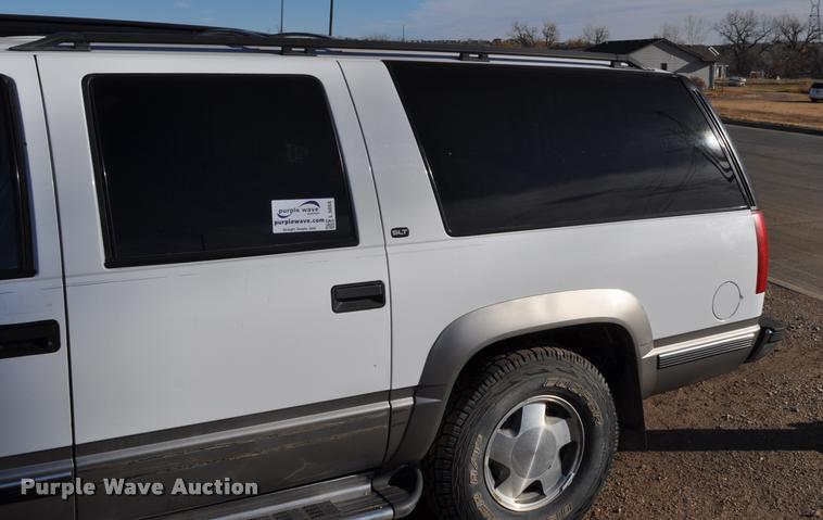 image for item L5055 1999 GMC Suburban 1500 SUV