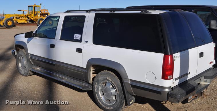 image for item L5055 1999 GMC Suburban 1500 SUV