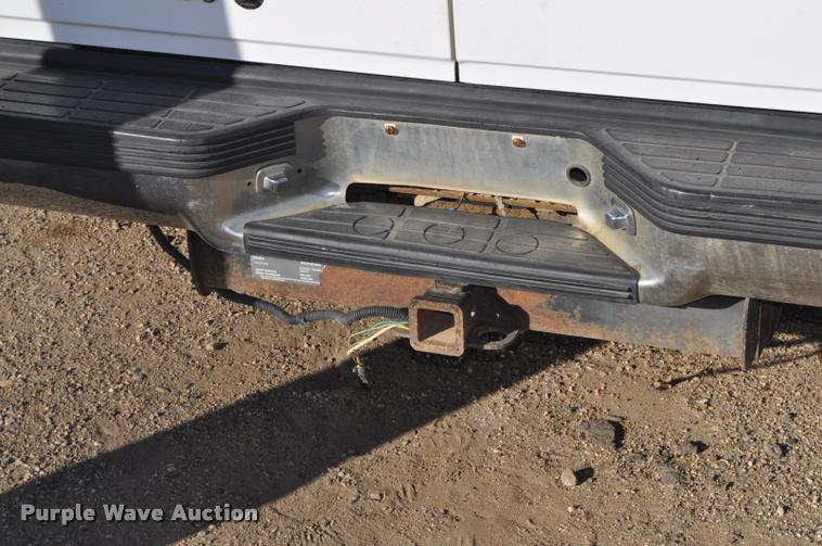 image for item L5055 1999 GMC Suburban 1500 SUV