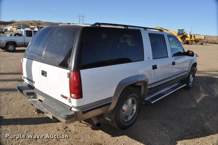 image for item L5055 1999 GMC Suburban 1500 SUV