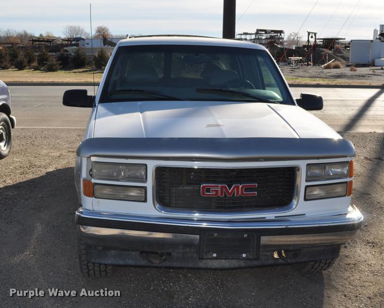 image for item L5055 1999 GMC Suburban 1500 SUV