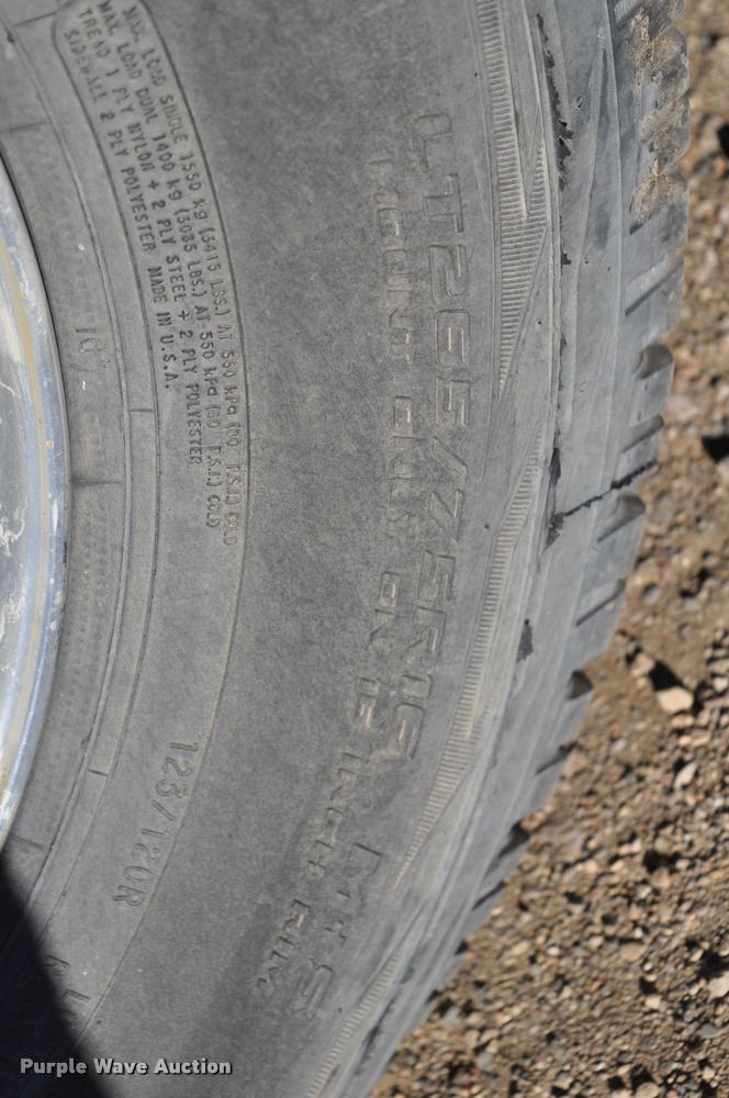 image for item L5055 1999 GMC Suburban 1500 SUV