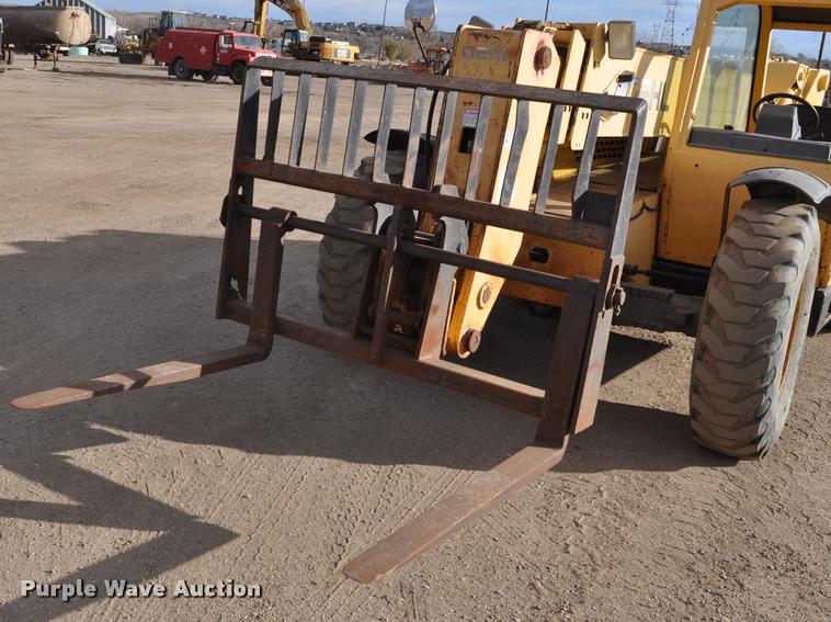 image for item L5057 1999 Gehl DL6L-40 telehandler