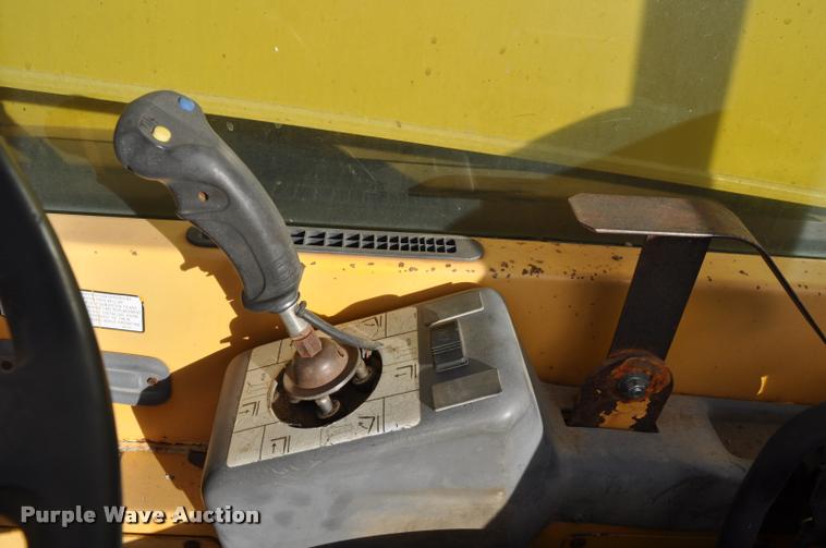 image for item L5057 1999 Gehl DL6L-40 telehandler