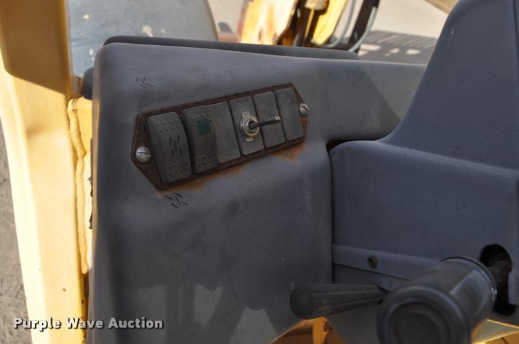 image for item L5057 1999 Gehl DL6L-40 telehandler