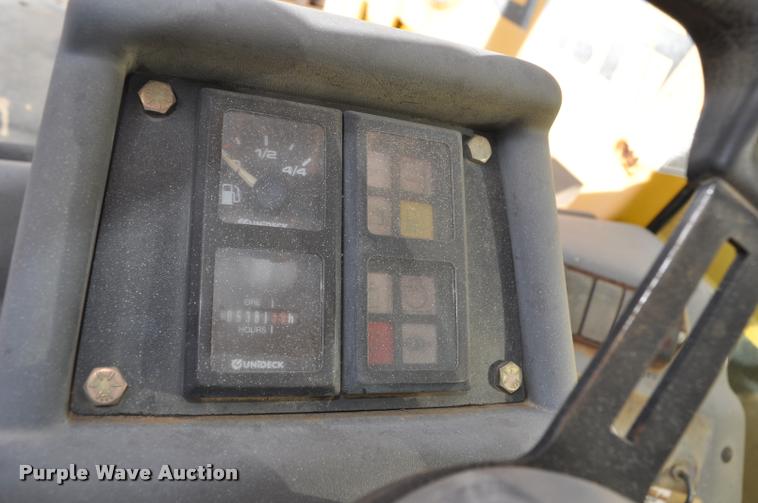 image for item L5057 1999 Gehl DL6L-40 telehandler