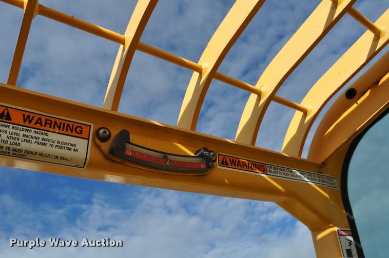 image for item L5057 1999 Gehl DL6L-40 telehandler