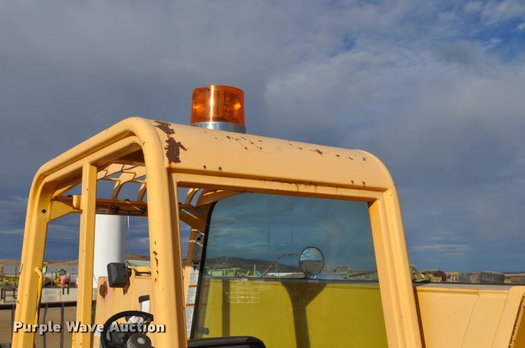 image for item L5057 1999 Gehl DL6L-40 telehandler
