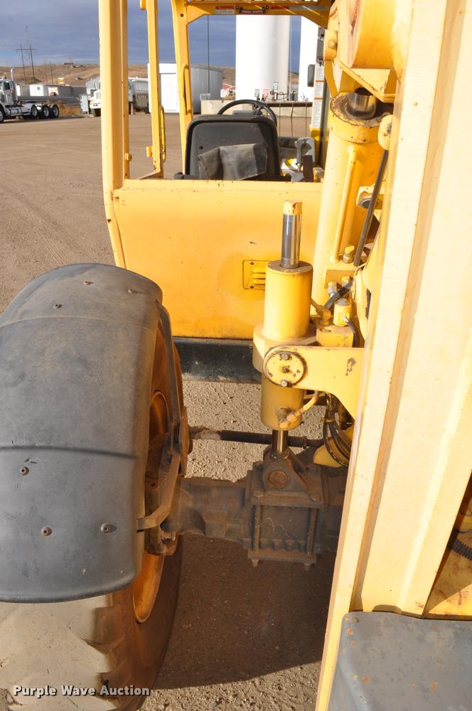 image for item L5057 1999 Gehl DL6L-40 telehandler