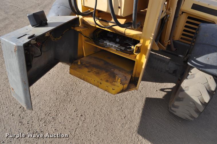 image for item L5057 1999 Gehl DL6L-40 telehandler