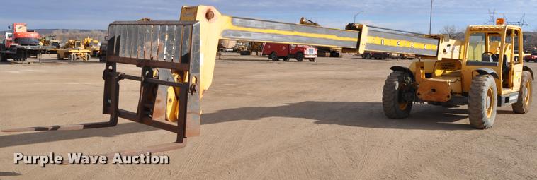 image for item L5057 1999 Gehl DL6L-40 telehandler