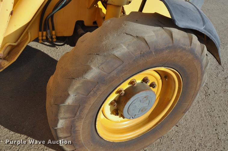 image for item L5057 1999 Gehl DL6L-40 telehandler