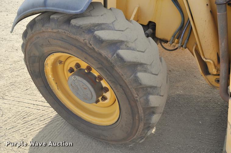 image for item L5057 1999 Gehl DL6L-40 telehandler