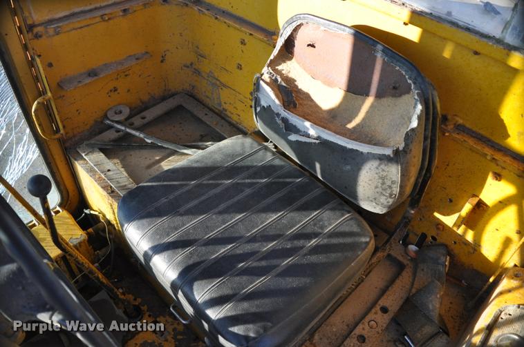 image for item L5059 1972 Caterpillar 120 rigid frame motor grader