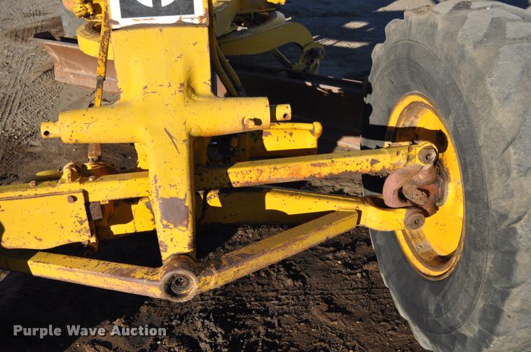 image for item L5059 1972 Caterpillar 120 rigid frame motor grader