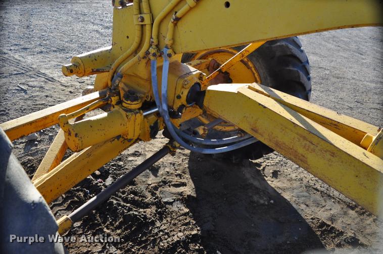 image for item L5059 1972 Caterpillar 120 rigid frame motor grader