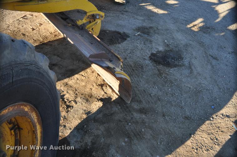 image for item L5059 1972 Caterpillar 120 rigid frame motor grader