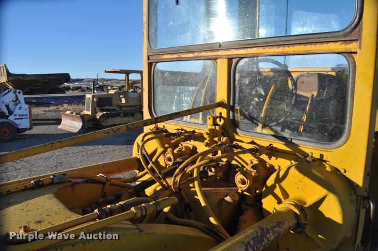 image for item L5059 1972 Caterpillar 120 rigid frame motor grader