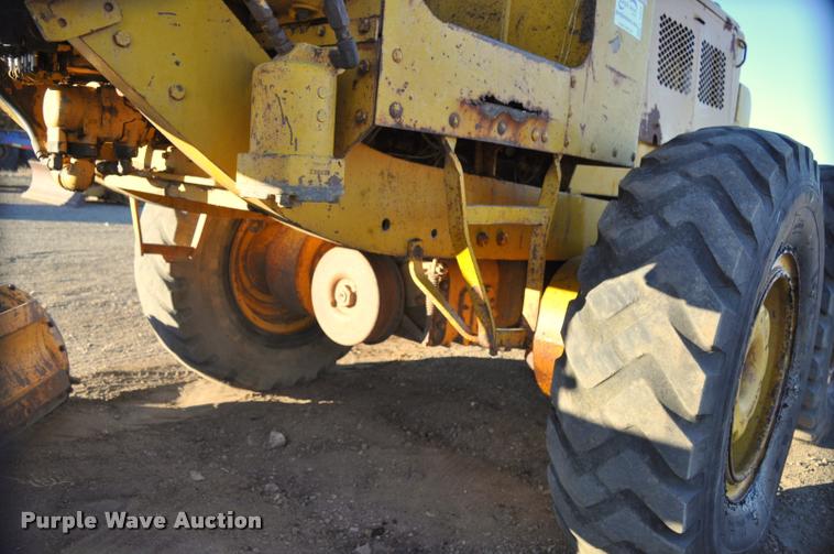 image for item L5059 1972 Caterpillar 120 rigid frame motor grader