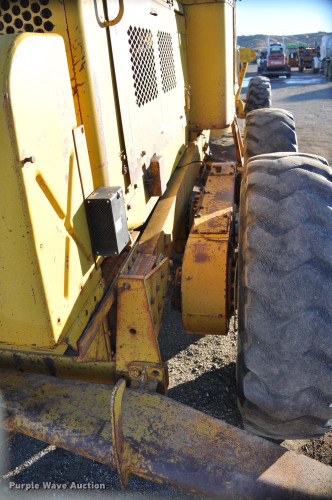 image for item L5059 1972 Caterpillar 120 rigid frame motor grader