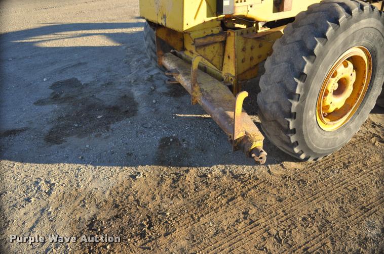 image for item L5059 1972 Caterpillar 120 rigid frame motor grader