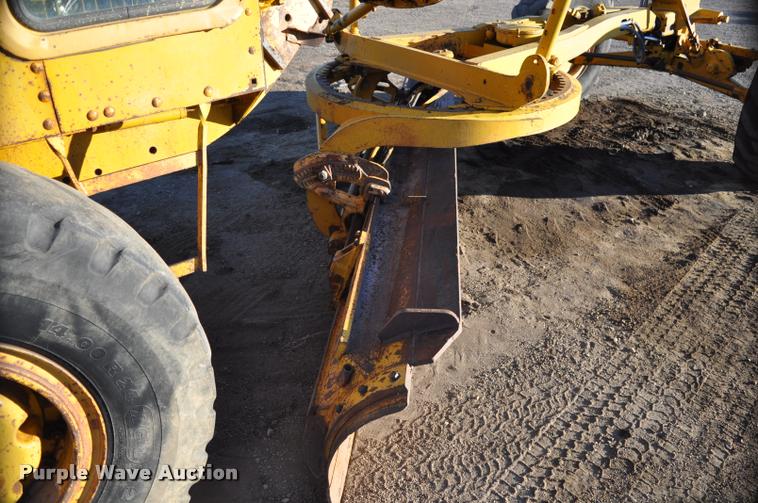 image for item L5059 1972 Caterpillar 120 rigid frame motor grader