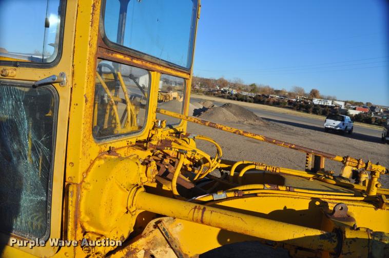 image for item L5059 1972 Caterpillar 120 rigid frame motor grader