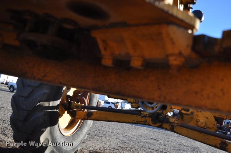 image for item L5059 1972 Caterpillar 120 rigid frame motor grader