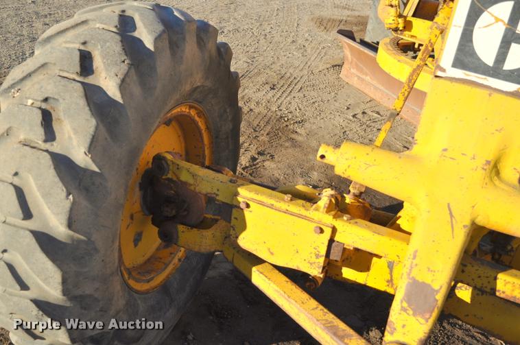 image for item L5059 1972 Caterpillar 120 rigid frame motor grader