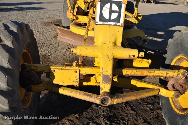 image for item L5059 1972 Caterpillar 120 rigid frame motor grader