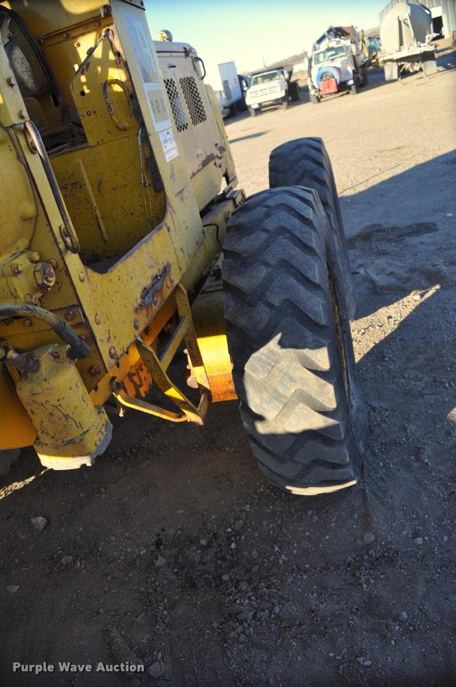 image for item L5059 1972 Caterpillar 120 rigid frame motor grader