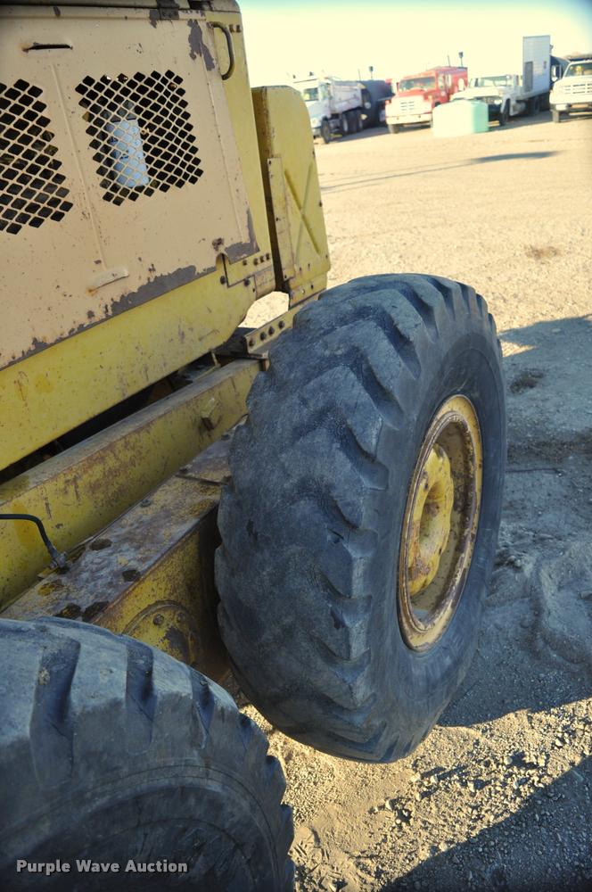 image for item L5059 1972 Caterpillar 120 rigid frame motor grader