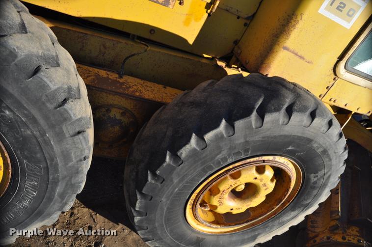 image for item L5059 1972 Caterpillar 120 rigid frame motor grader