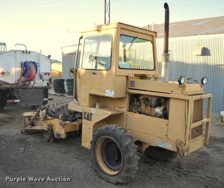 image for item L5061 1990 Caterpillar CP-323 single drum roller