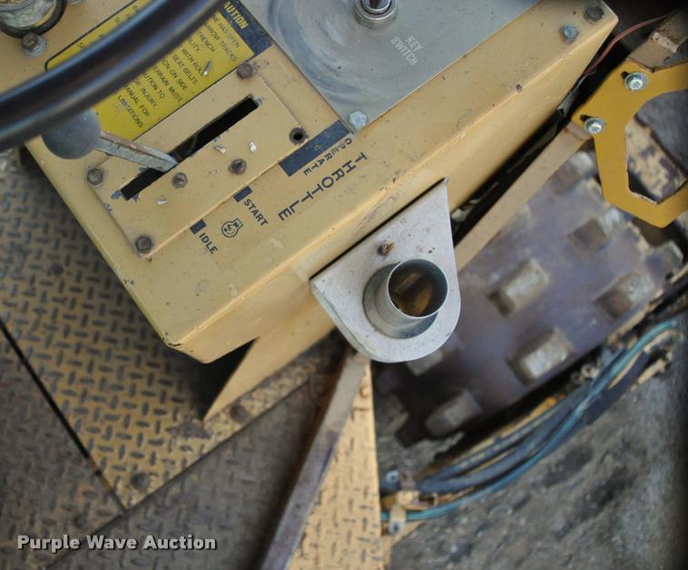 image for item L5061 1990 Caterpillar CP-323 single drum roller