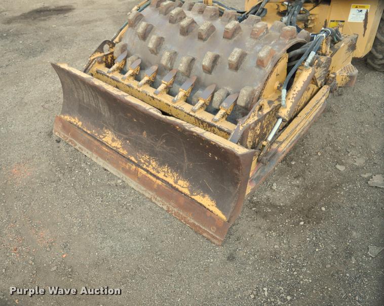 image for item L5061 1990 Caterpillar CP-323 single drum roller