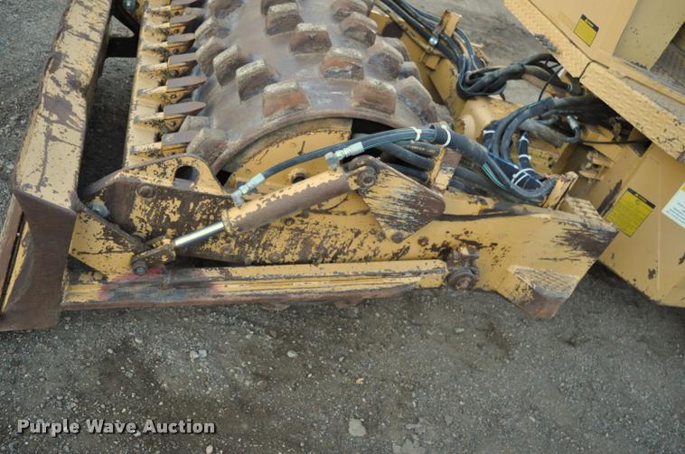 image for item L5061 1990 Caterpillar CP-323 single drum roller