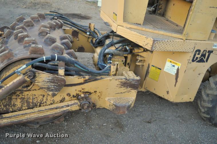 image for item L5061 1990 Caterpillar CP-323 single drum roller