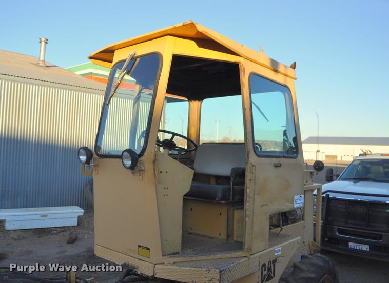 image for item L5061 1990 Caterpillar CP-323 single drum roller