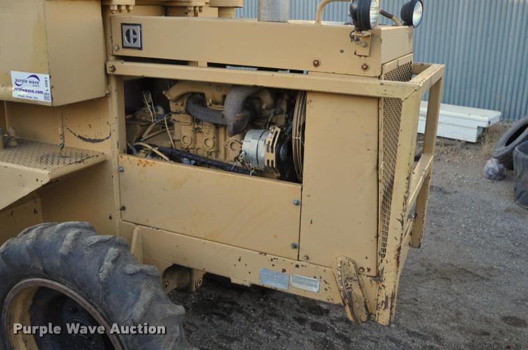 image for item L5061 1990 Caterpillar CP-323 single drum roller