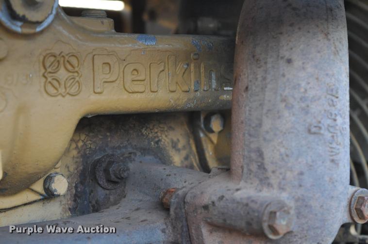 image for item L5061 1990 Caterpillar CP-323 single drum roller