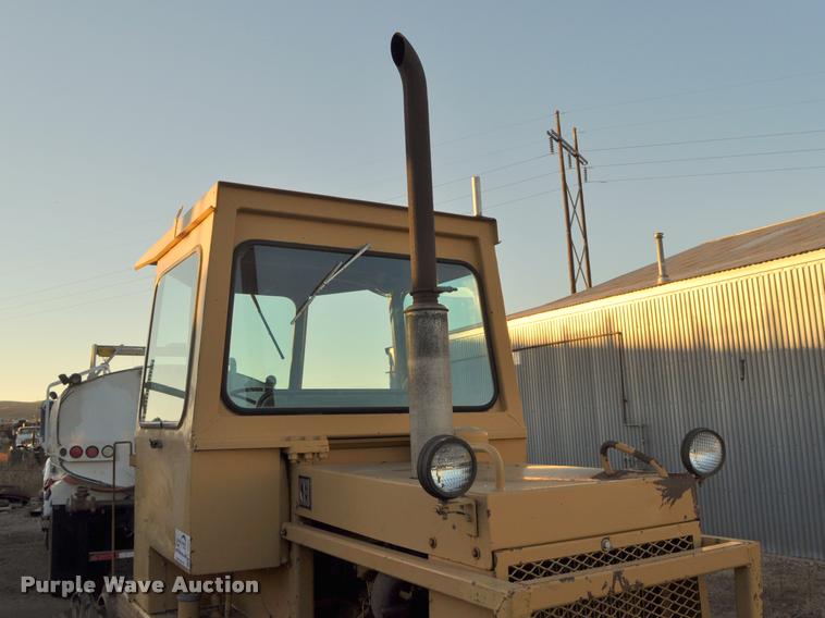 image for item L5061 1990 Caterpillar CP-323 single drum roller